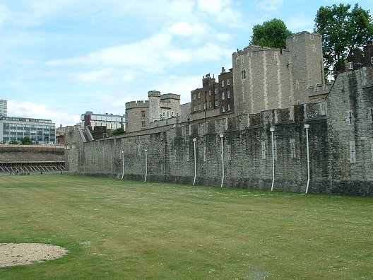 Side walls of the fortress.