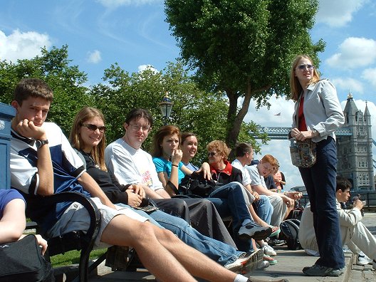 Ryan, Kristen, Bryon, Stephanie, Katie, miscellaneous tourists, and Julianna hang out on park benches.